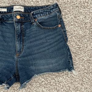 Universal Thread 4” Jean Shorts Size 8